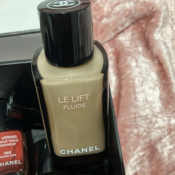 CHANEL Gold Bronzer & Contour Makeup - Picture 12 of 12